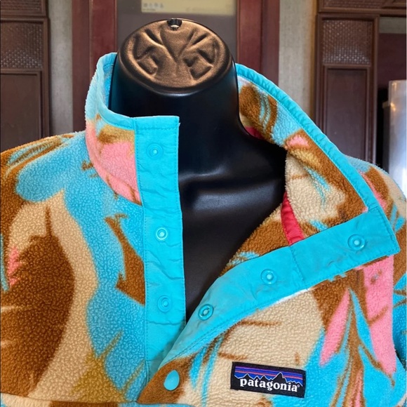 Women’s Patagonia Synchilla Snap-T Pullover - Picture 5 of 10